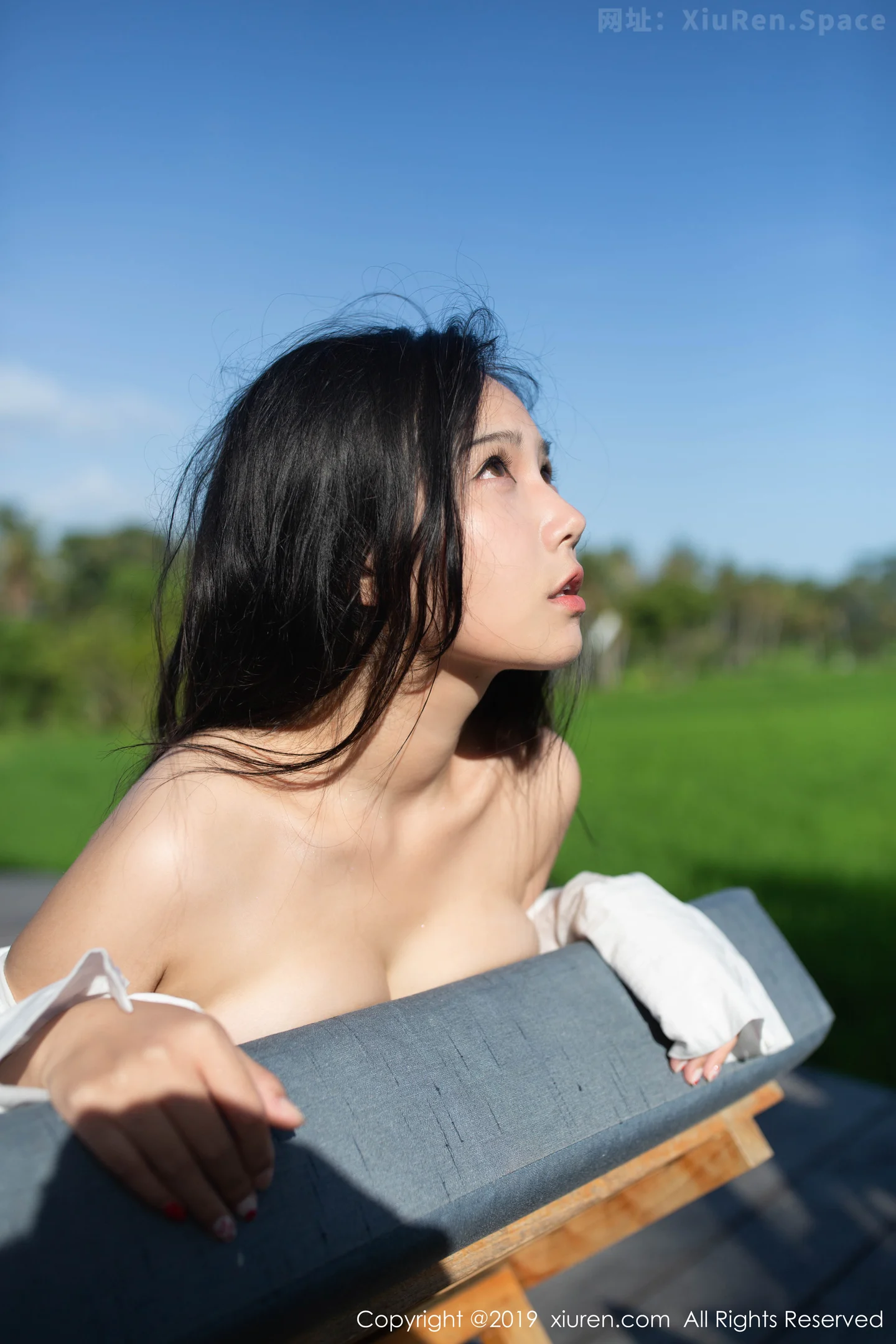 图片[5]-[XiuRen秀人网]VOL.1634 女神徐微微mia巴厘岛旅拍户外真空白衬衣秀火辣身材诱惑写真65P-秀人网官方网站